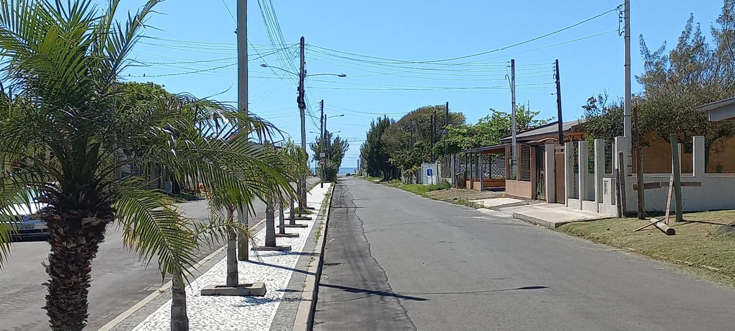 Casa de 4 Quartos, Próximo ao Mar Em Capão da Canoa