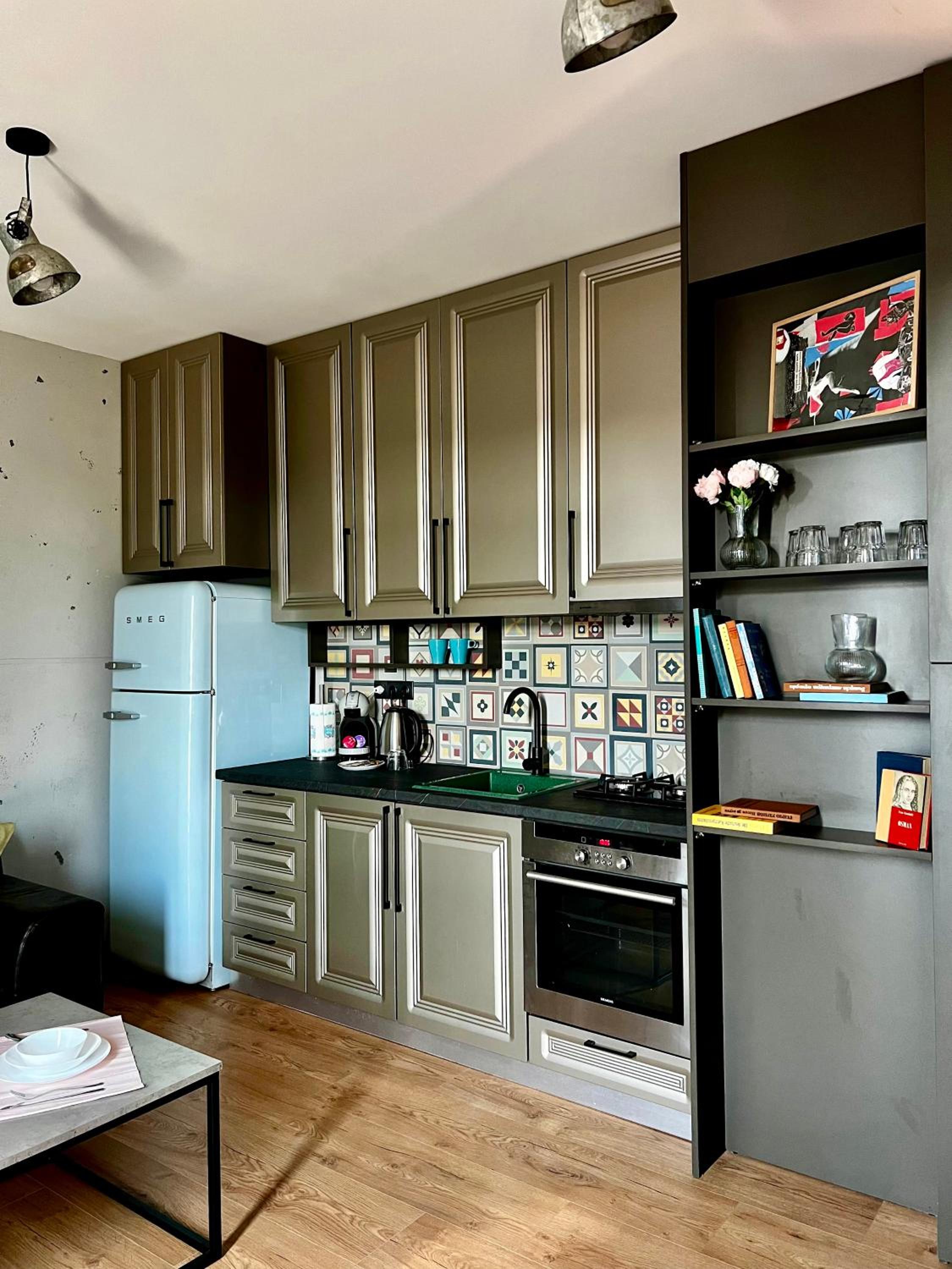 ArT Apartment Near Paradise Mall & Metro Station