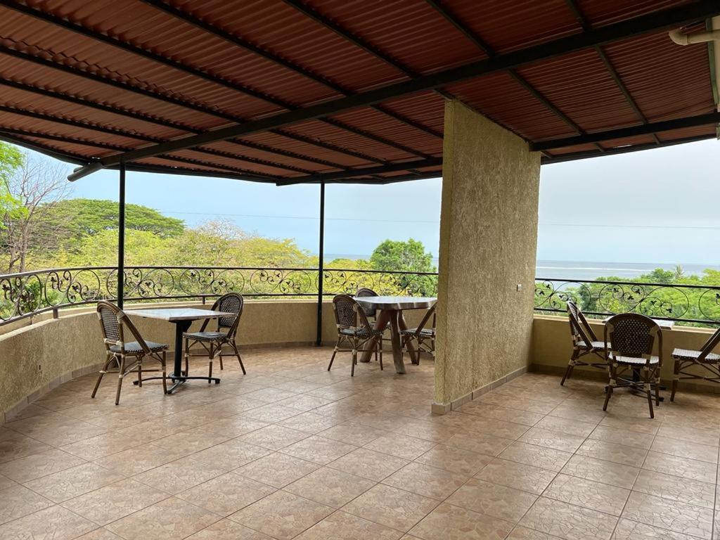 Studio in Samara. A/C. H/W. 35m2. 200mts to the beach. view 2