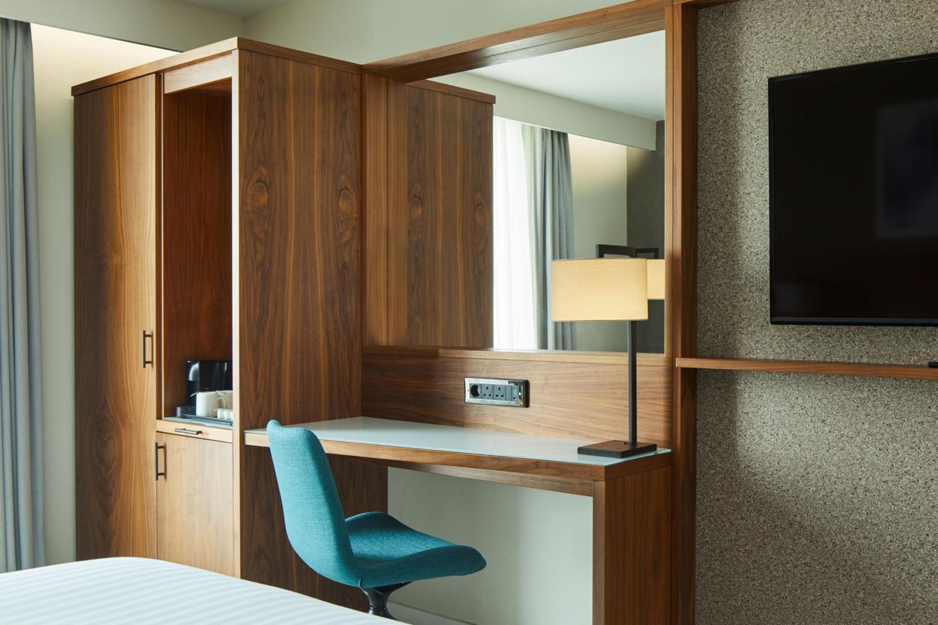 Horley Vacations - Courtyard by Marriott London Gatwick Airport - Property Image 1
