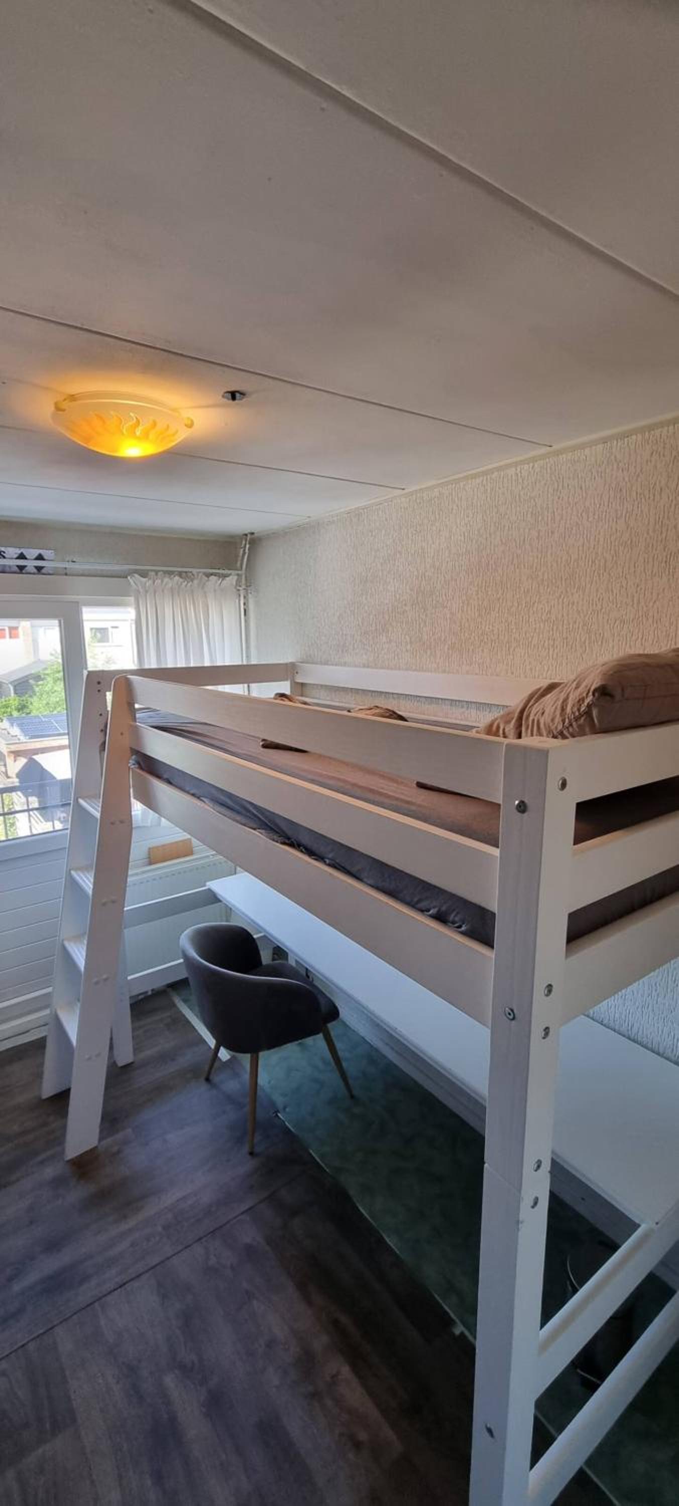 Private room 7m2 with desk & oven