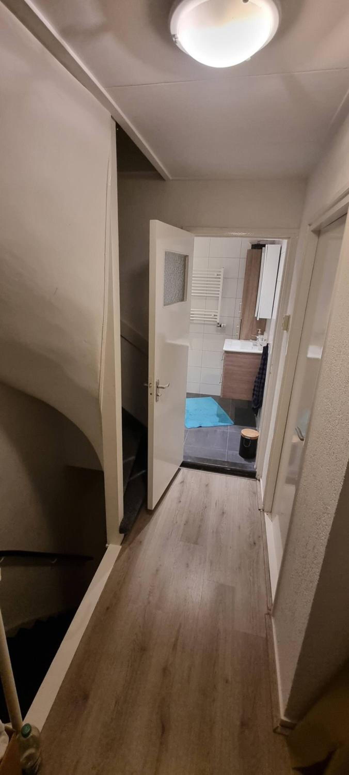 Private room 7m2 with desk & oven