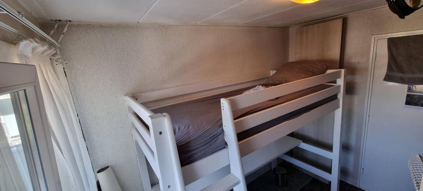 Private room 7m2 with desk & oven
