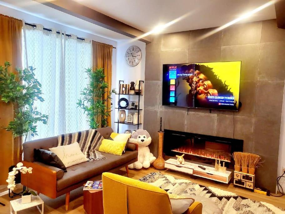 Welcome to Happy Place where Cozy Comfort Meets Exquisite Luxury
