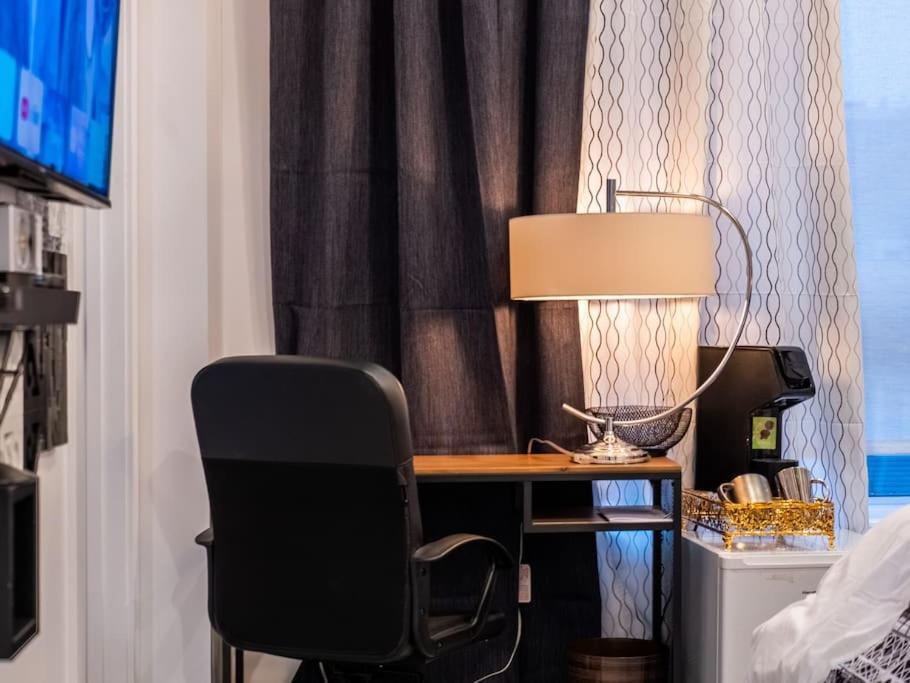 Welcome to Happy Place where Cozy Comfort Meets Exquisite Luxury