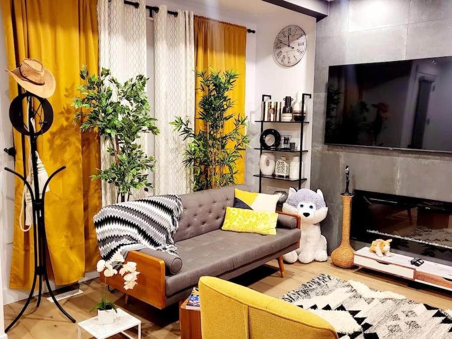 Welcome to Happy Place where Cozy Comfort Meets Exquisite Luxury