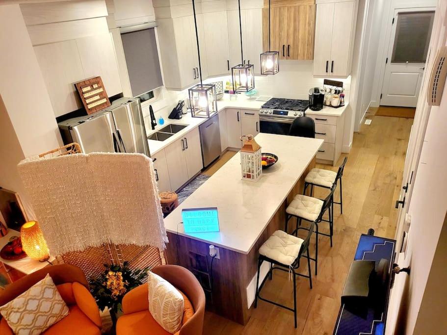 Welcome to Happy Place where Cozy Comfort Meets Exquisite Luxury