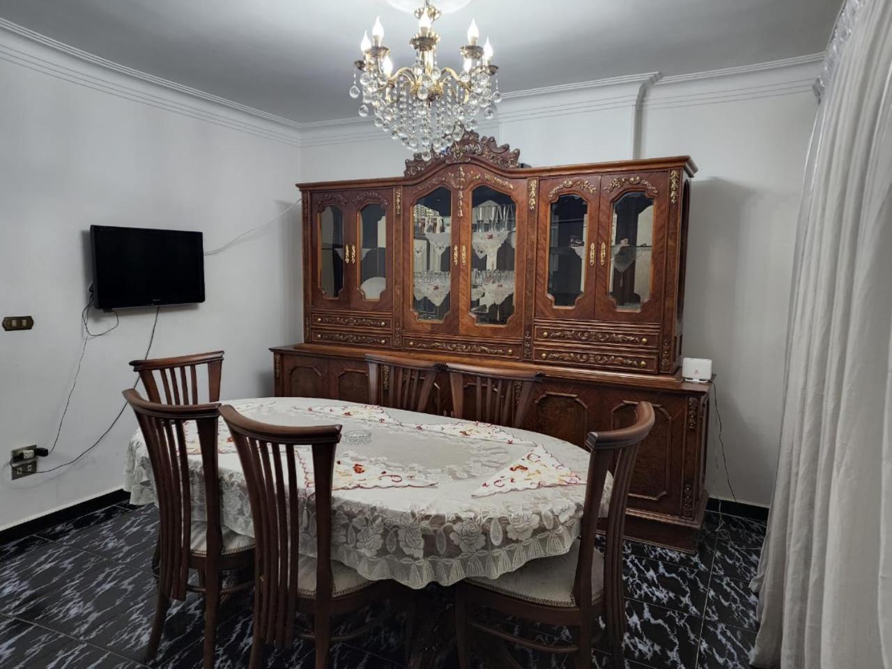 Comfortable Apartment in sheraton Heliopolis 5 minutes from Cairo Airport