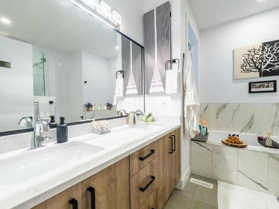 Welcome to Happy Place where Cozy Comfort Meets Exquisite Luxury