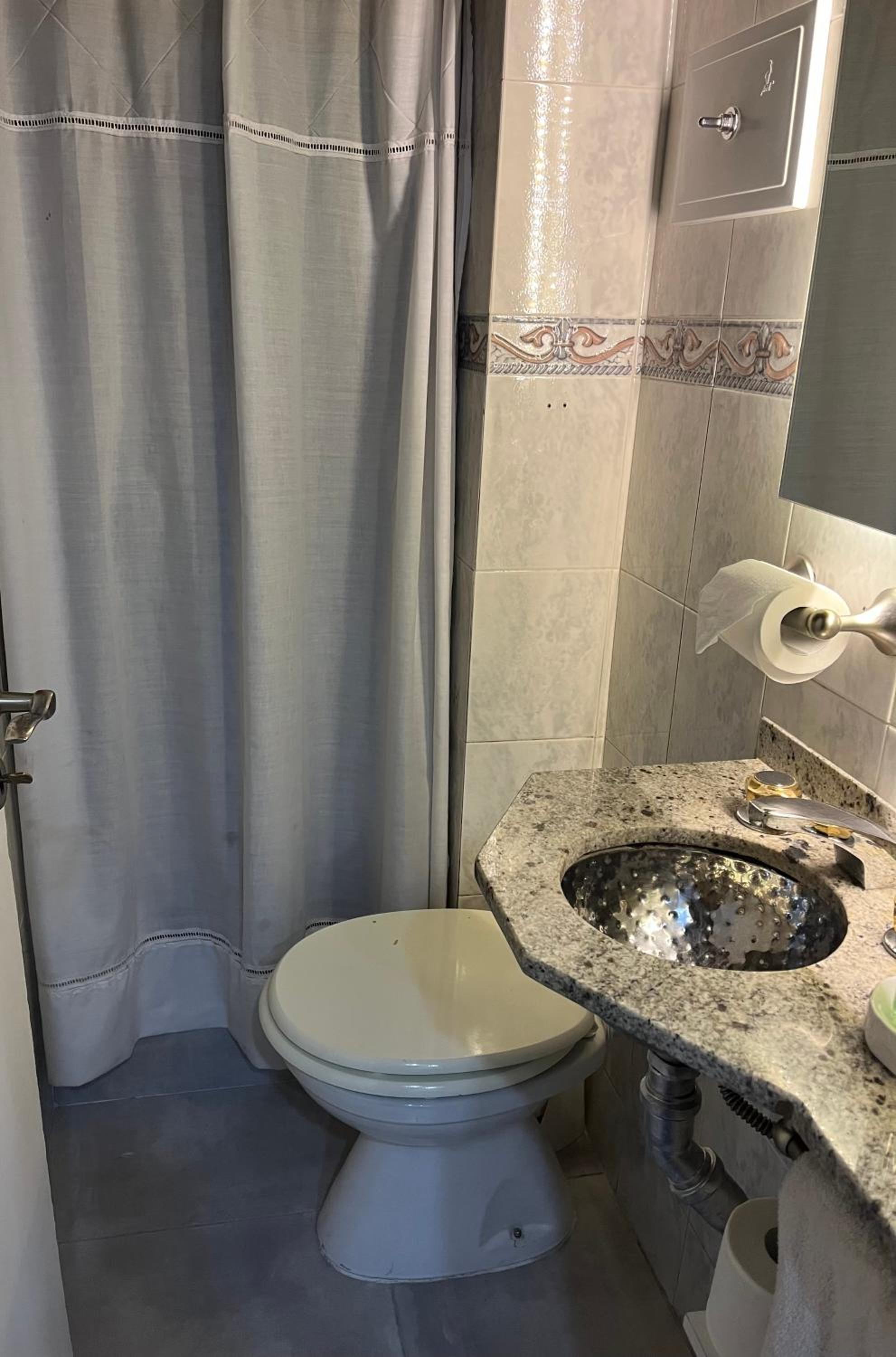 Habitación y baño privado para mujeres en Recoleta