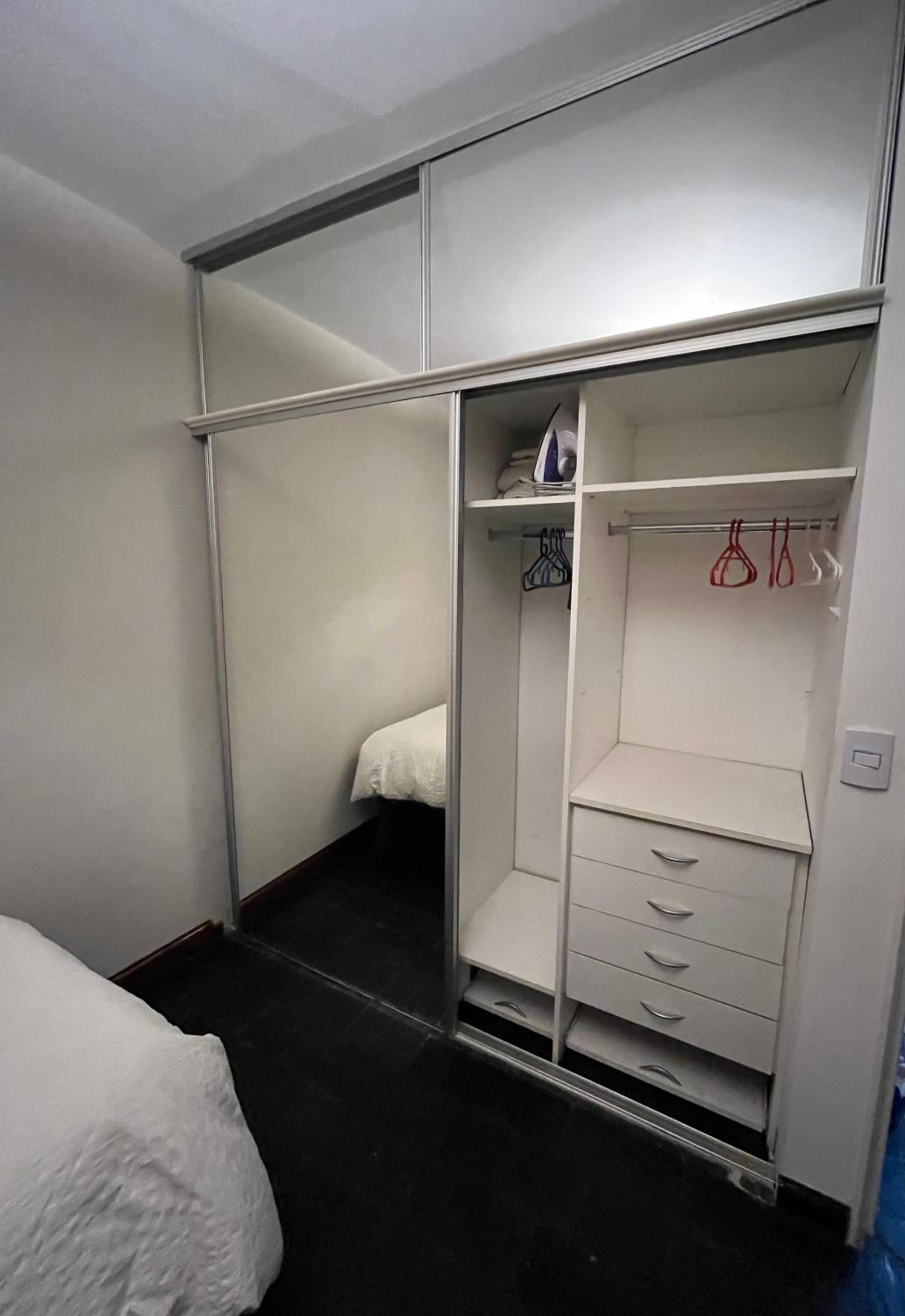 Habitación y baño privado para mujeres en Recoleta