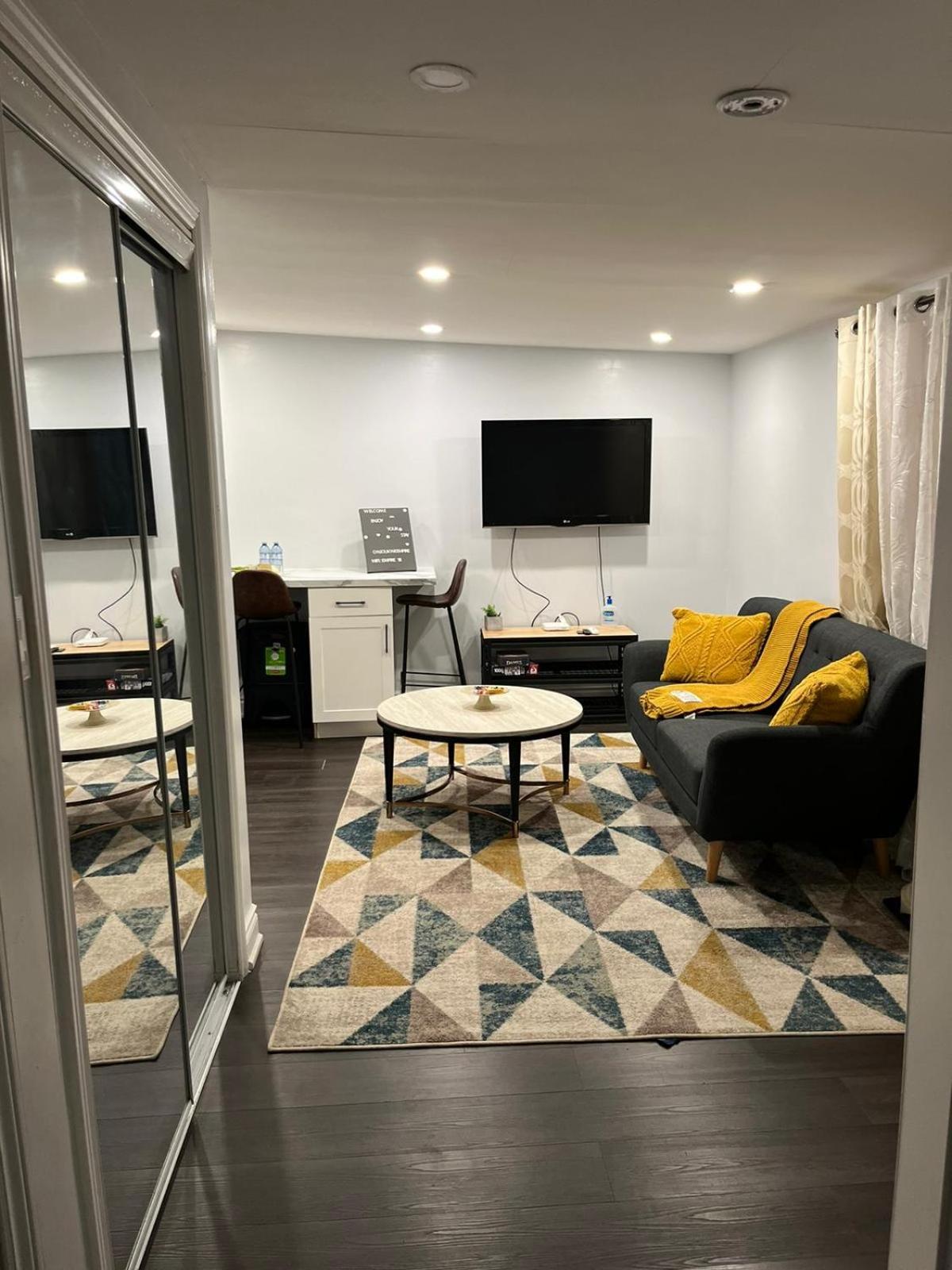 Njoukwe Empire Suite