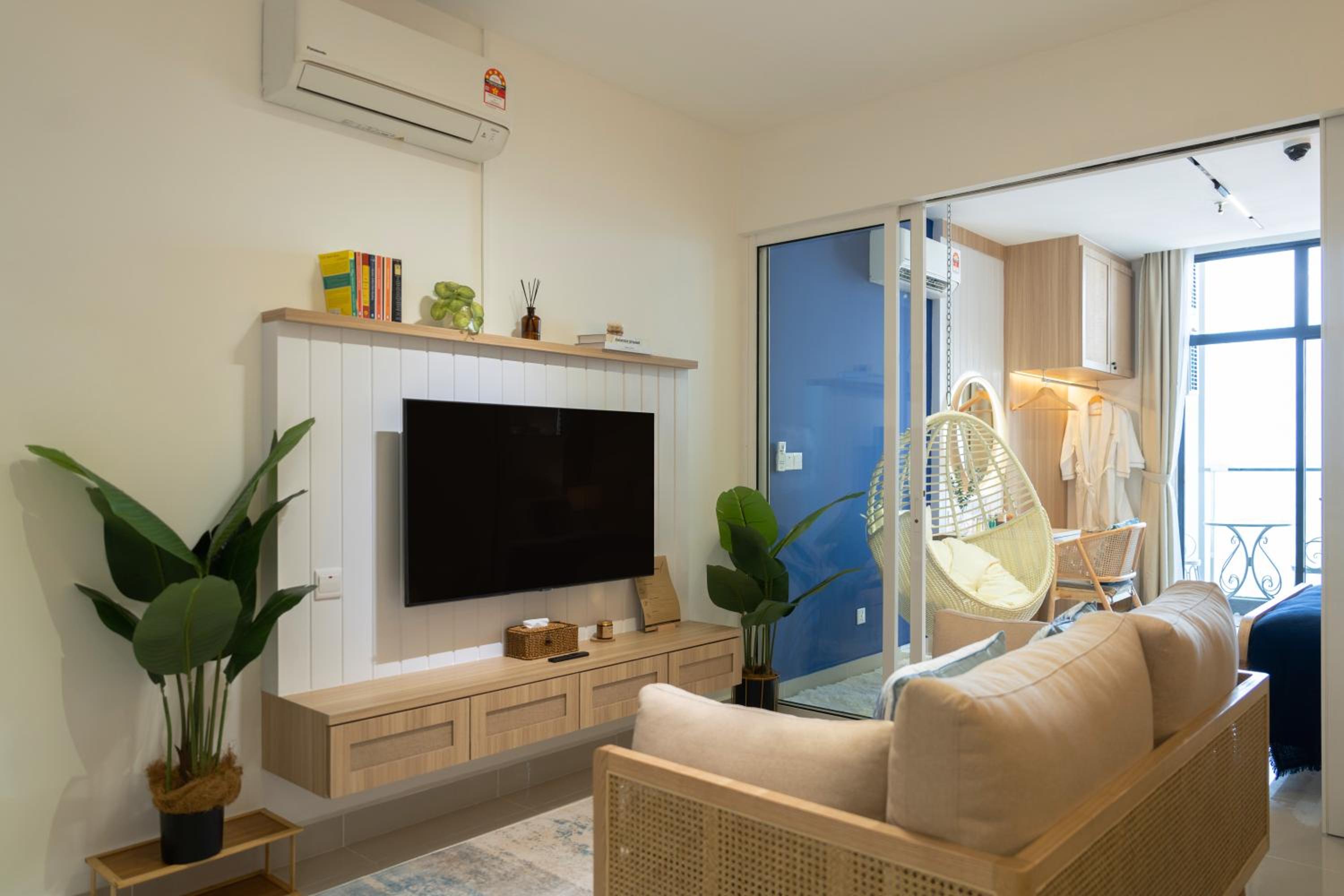 The Nest at The Shore KK CBD Seaview with Balcony photo 6