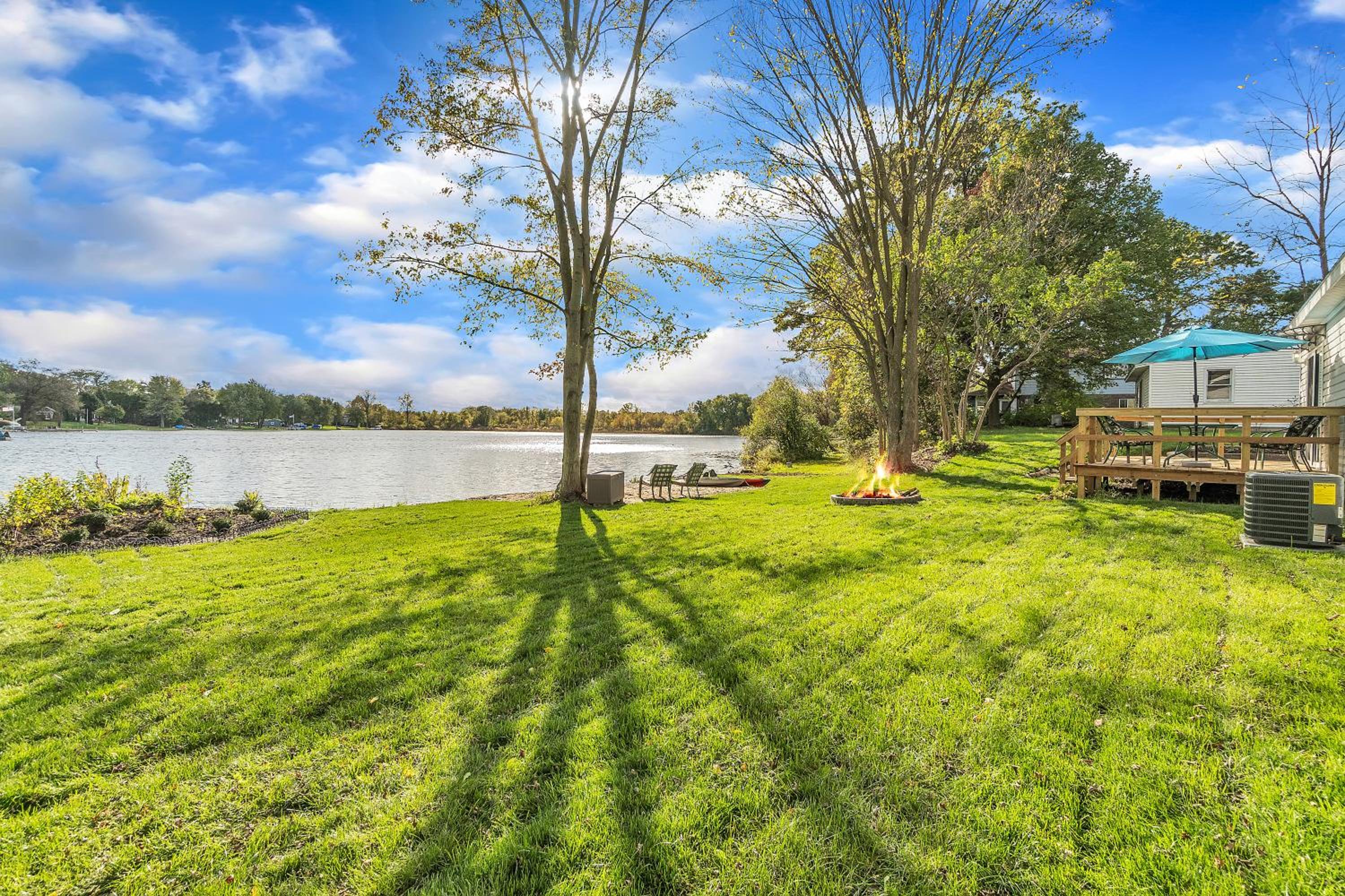 Hidden LakeFront -New Build-Private Beach-Fast WiFi view 4