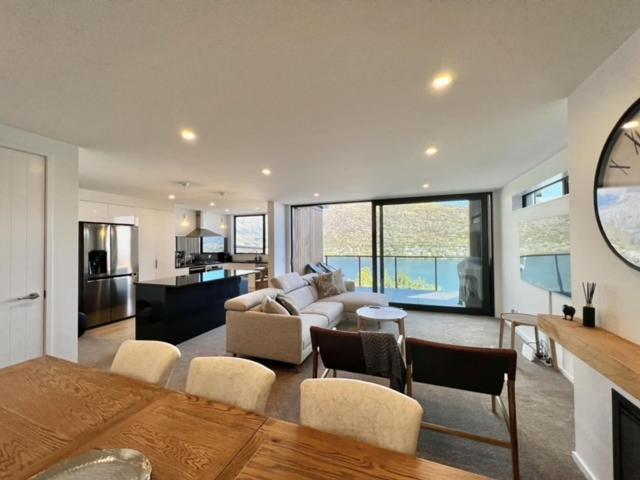 Fantastic 4 BDR home, AC, WIFI, Coffee Machine