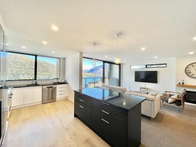 Fantastic 4 BDR home, AC, WIFI, Coffee Machine