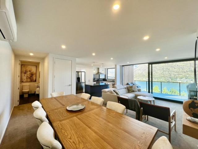 Fantastic 4 BDR home, AC, WIFI, Coffee Machine