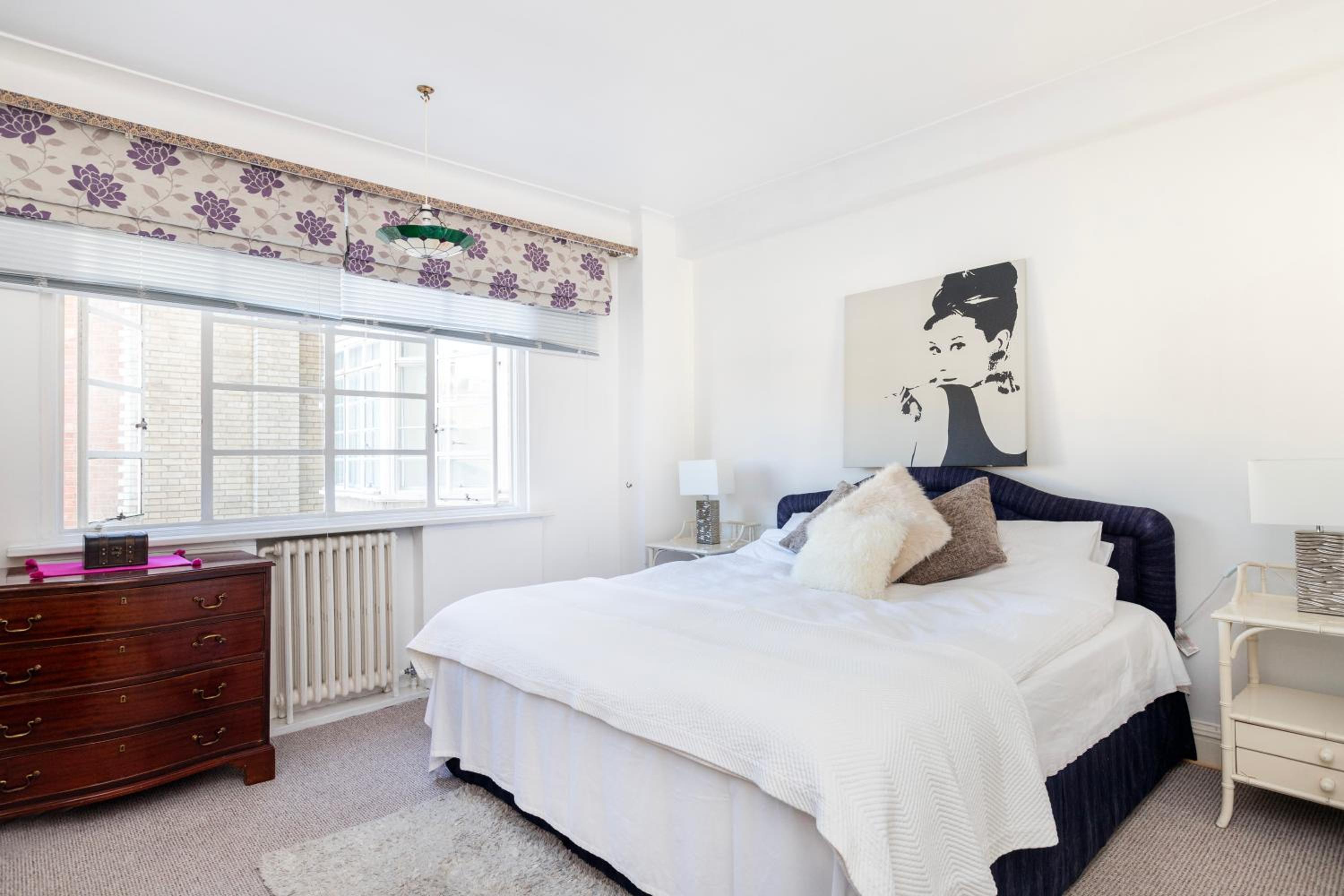 Executive Knightsbridge Apartment