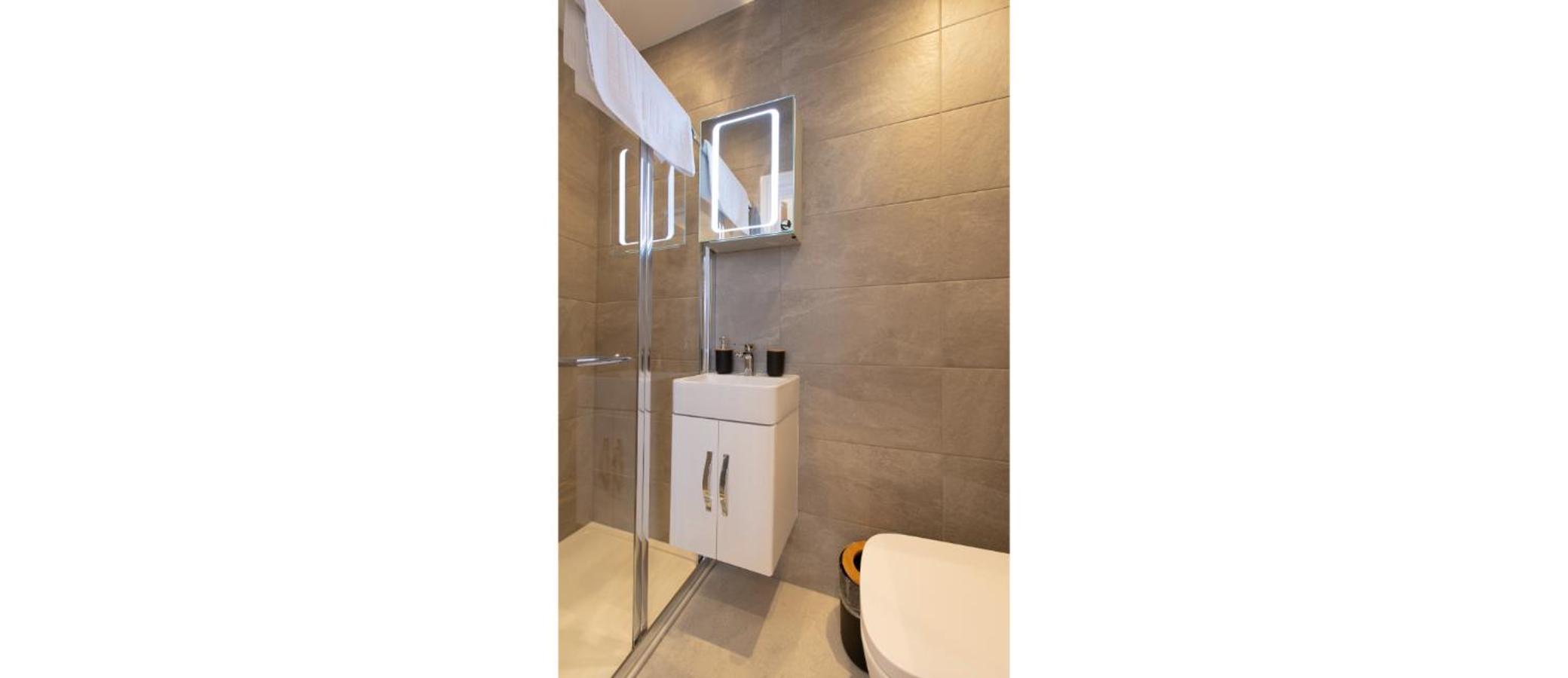 In Style Studio Apartment Close to Everything photo 5