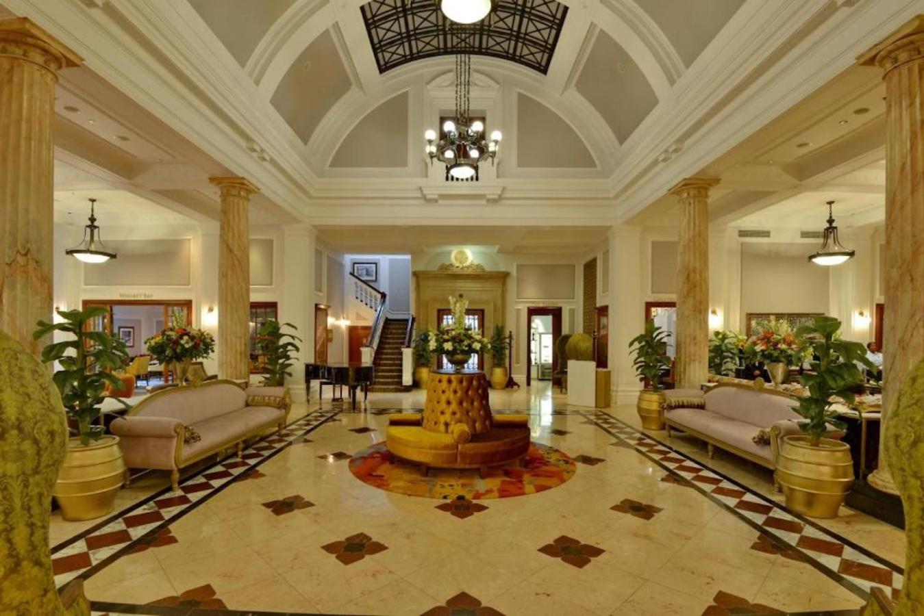 Hotel Taj Luxury Suite - Image 1