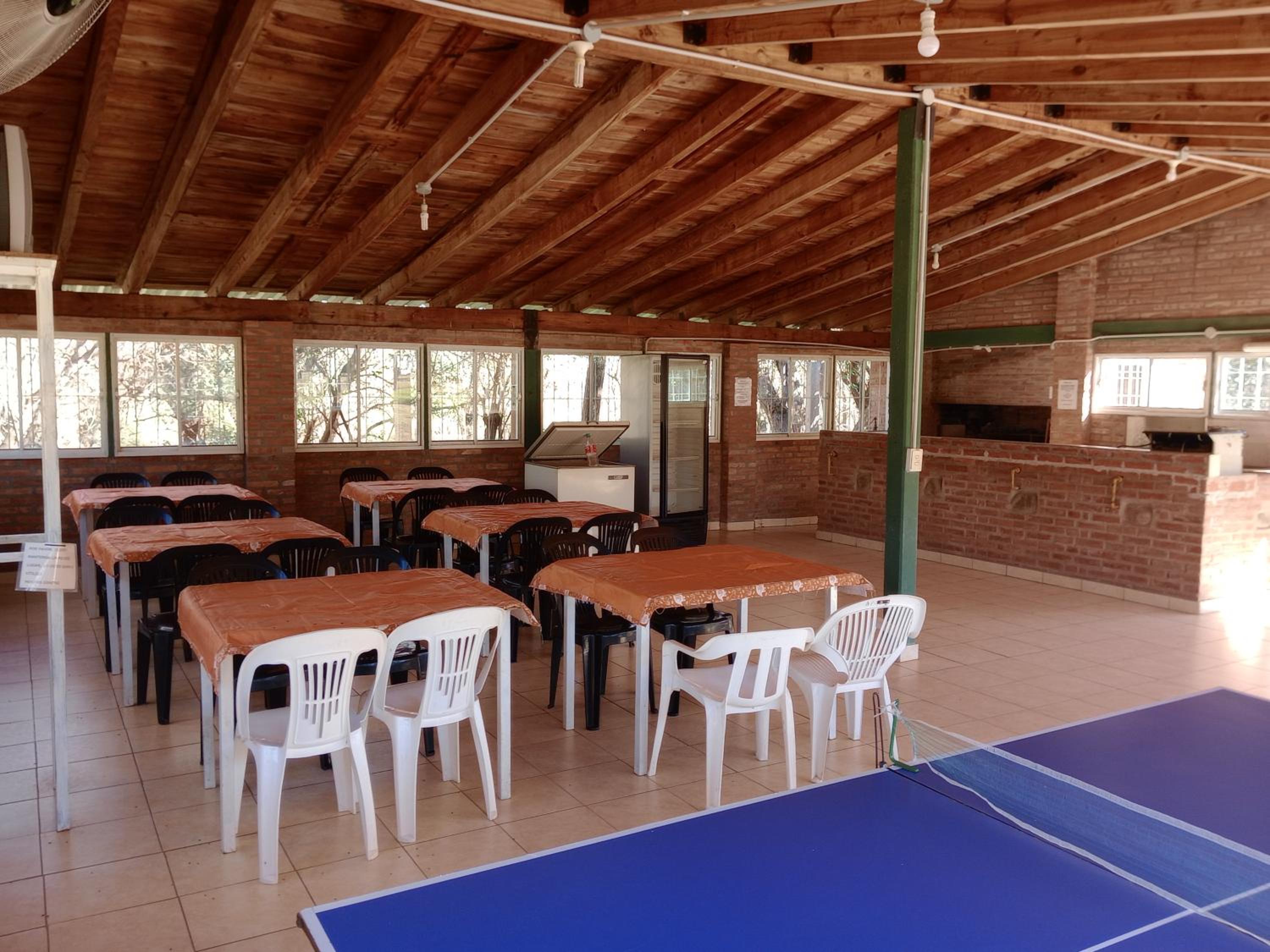 Los Nidos Dormis Habitaciones con baño privado y DEPARTAMENTOS