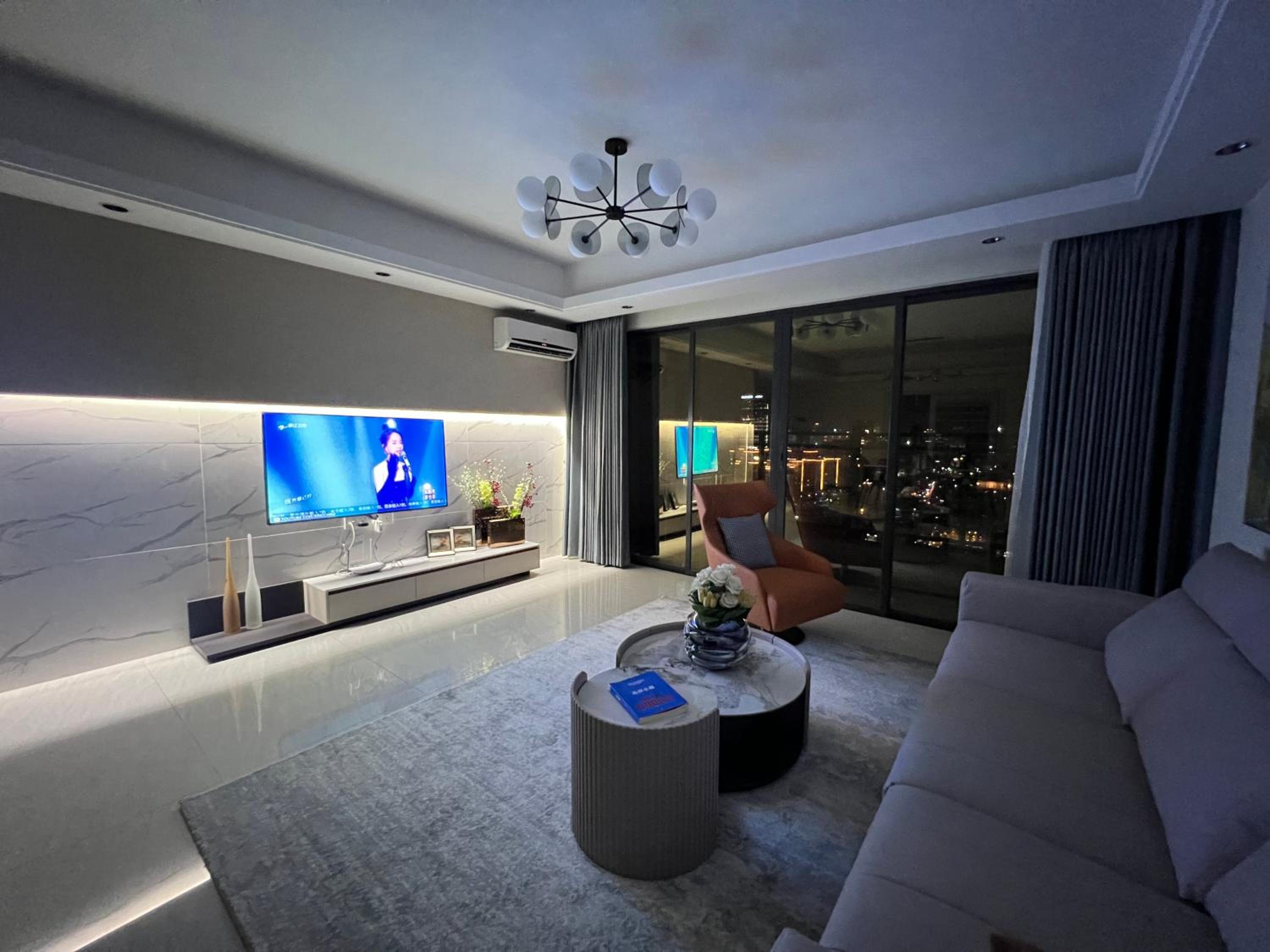 SKY 31 Luxurious Condominium view 5