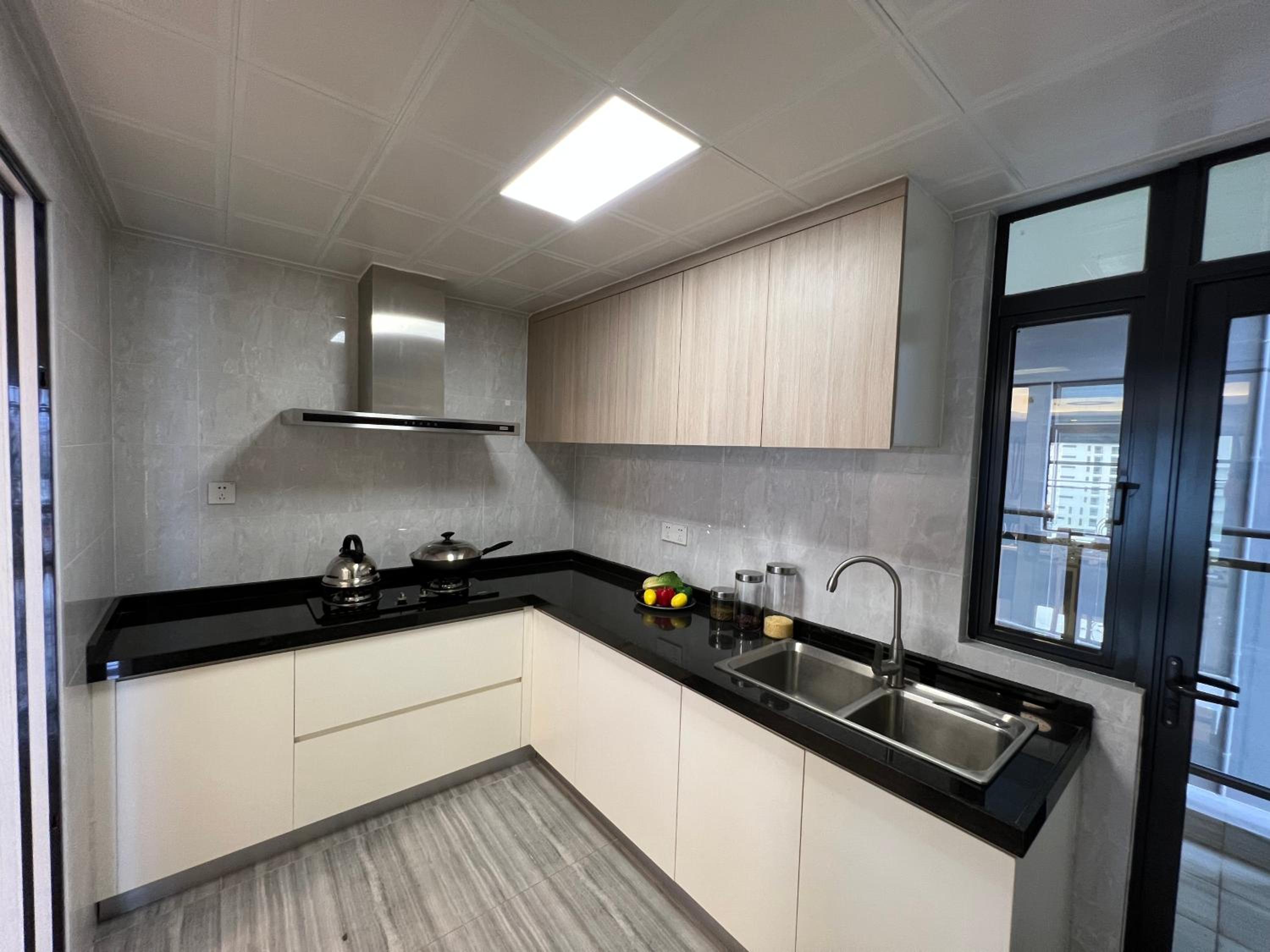 SKY 31 Luxurious Condominium view 3