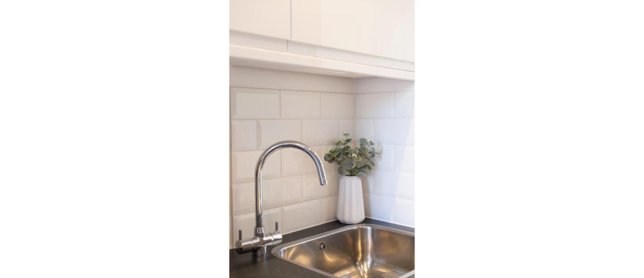 Cozy-Bnbs Tiny and Perfect Studio Apartment — kitchen