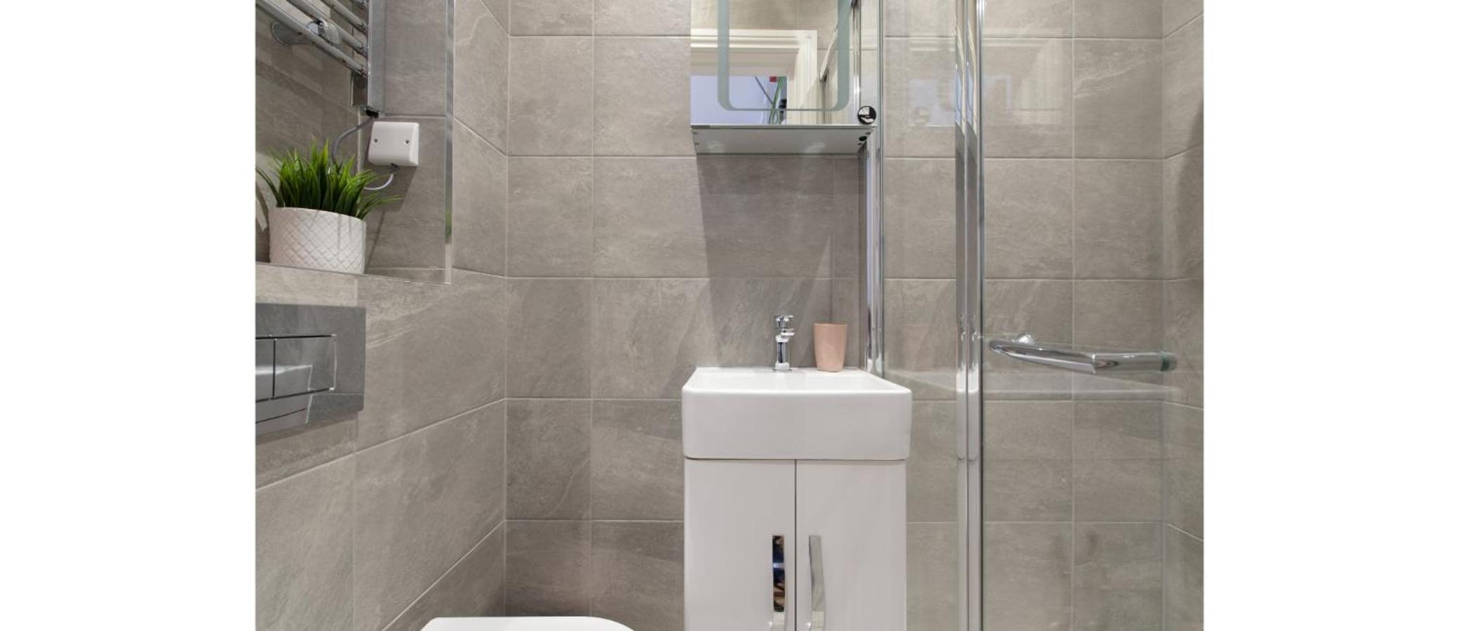 Cozy-Bnbs Tiny and Perfect Studio Apartment — bathroom
