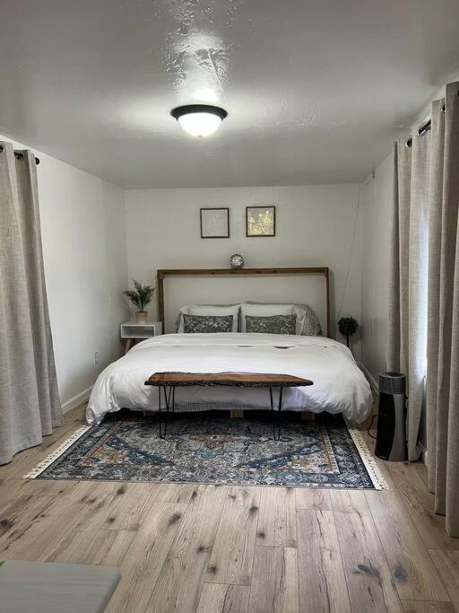Modern Cabin, Near Snow Park, 3.5 Miles to SNP! view 5