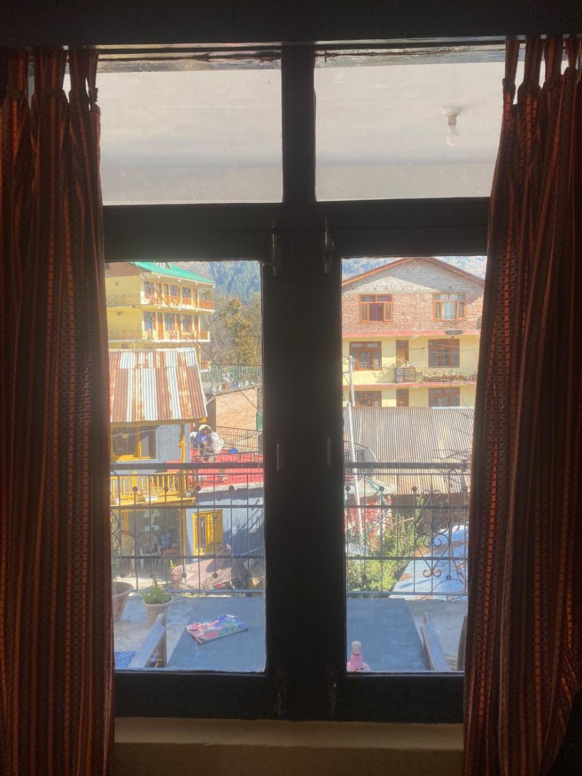Krishna Guesthouse by AttiC Monkey, Old manali next to Drifters cafe view 4