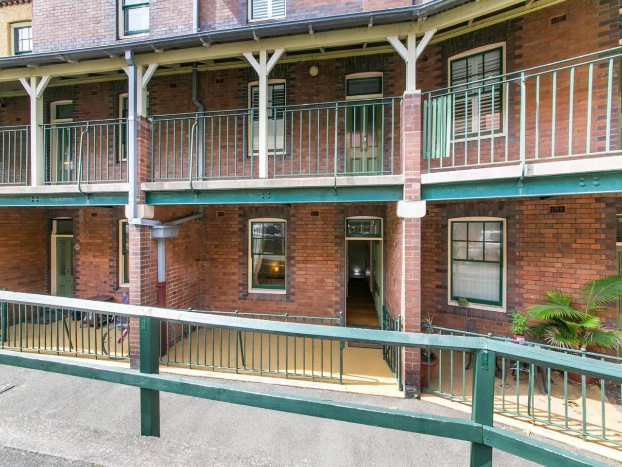 Quaint terrace house The Rocks