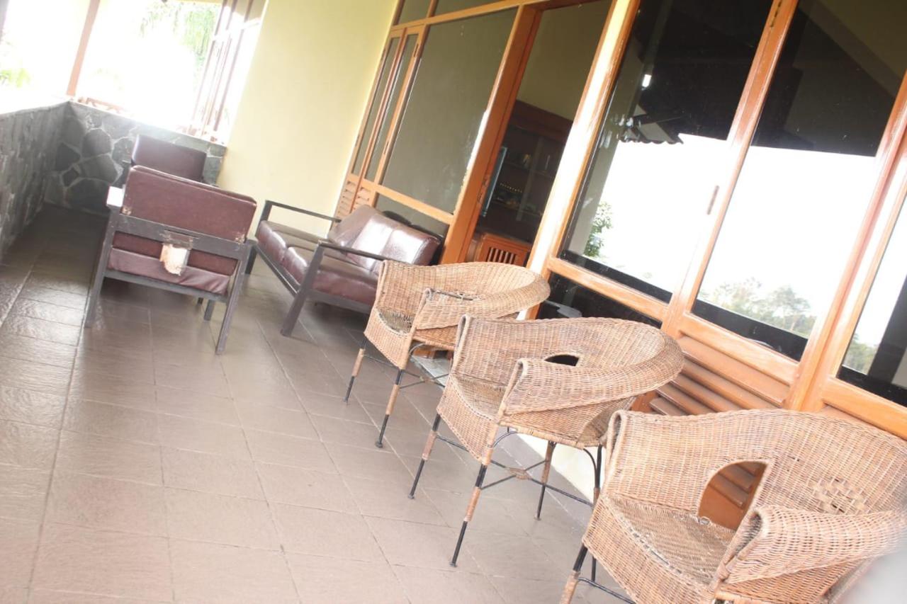 Villa pondok family view 2