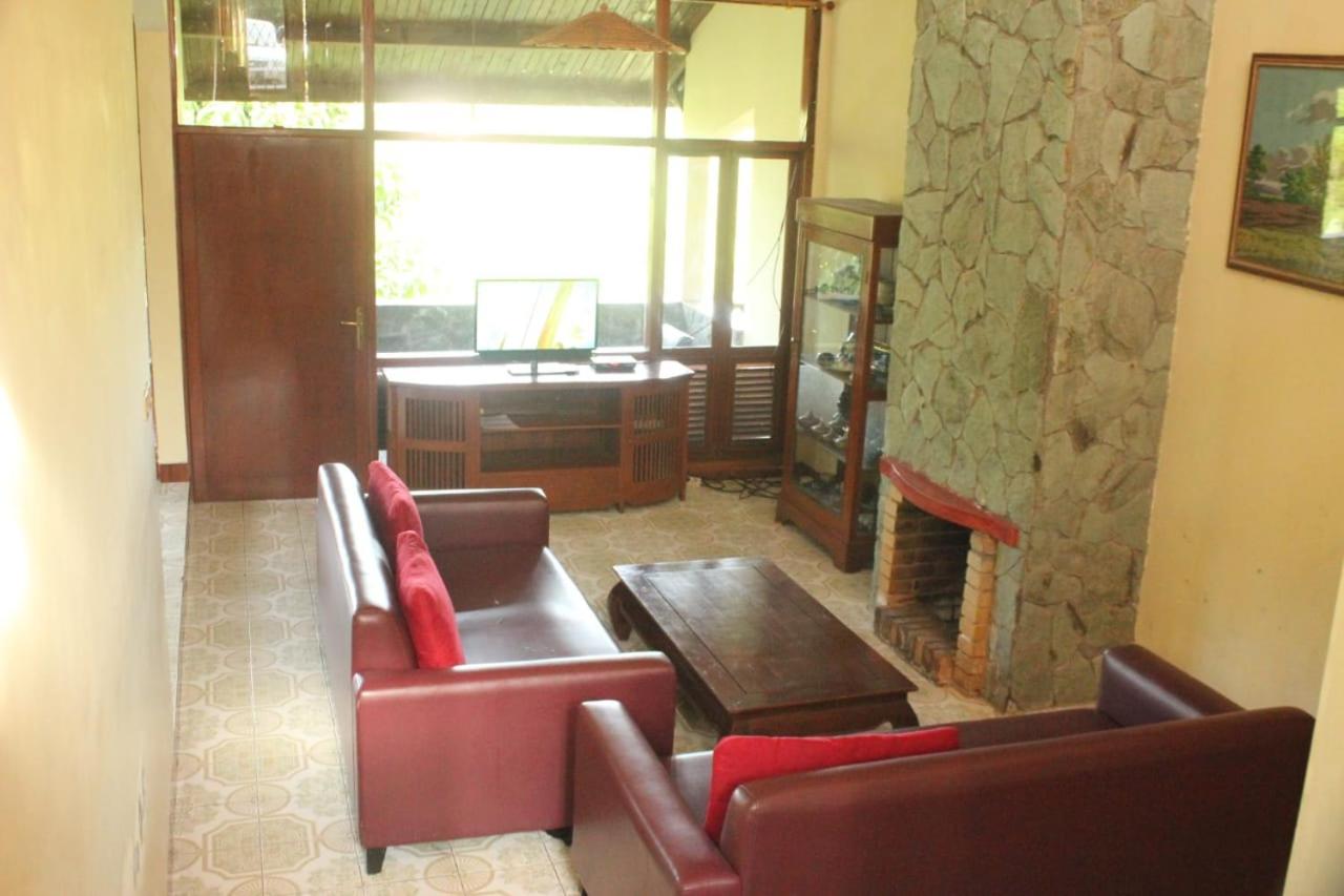 Villa pondok family view 4