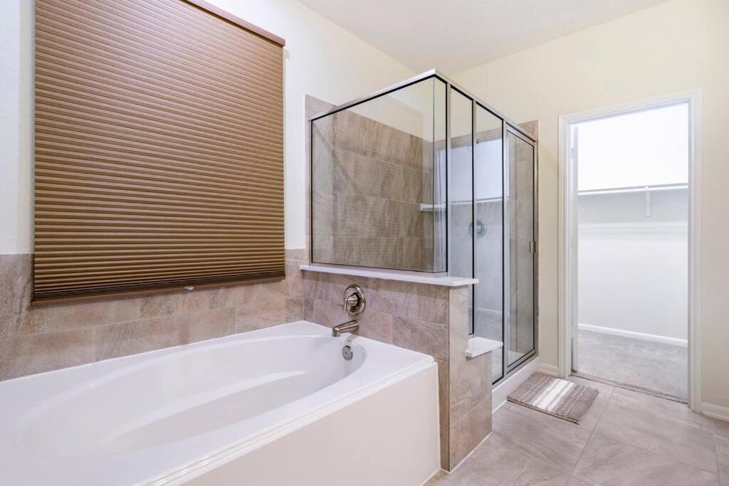 Spacious long stay family home in Kingwood/Humble - Property Image 42