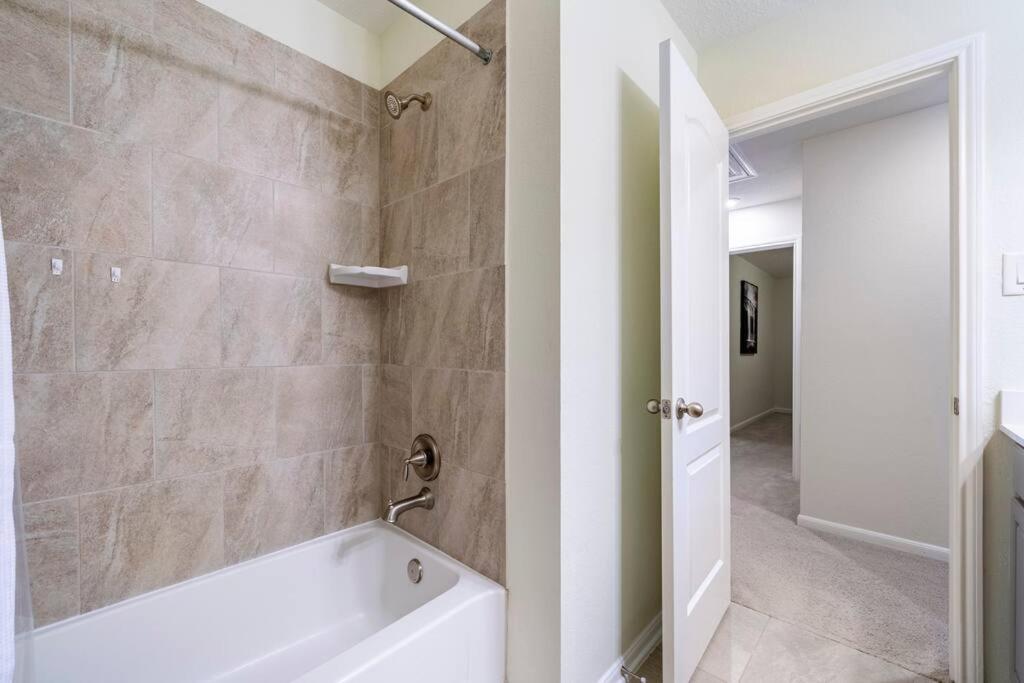 Spacious long stay family home in Kingwood/Humble - Property Image 43