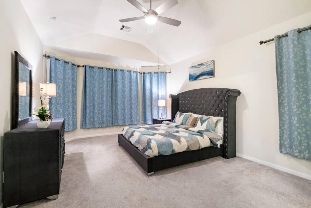 Spacious long stay family home in Kingwood/Humble - Property Image 53