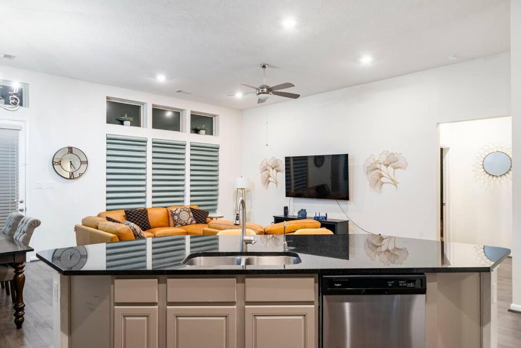 Spacious long stay family home in Kingwood/Humble - Property Image 35