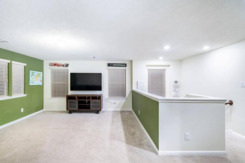 Spacious long stay family home in Kingwood/Humble - Property Image 2