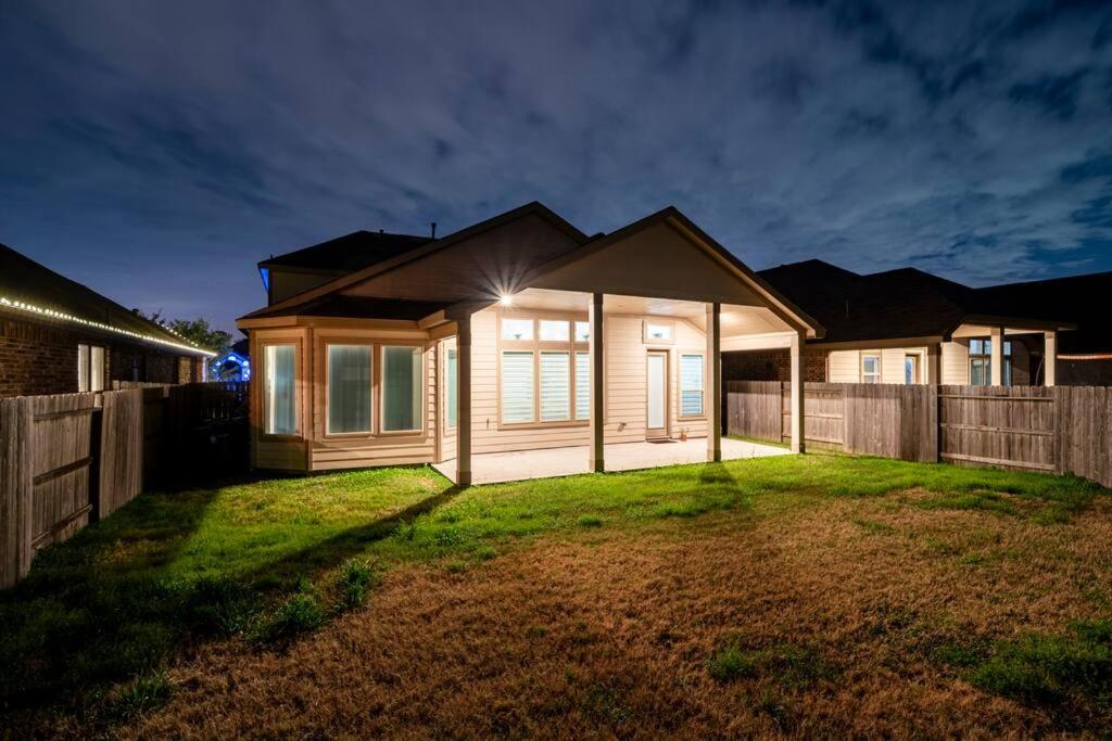 Spacious long stay family home in Kingwood/Humble - Property Image 5