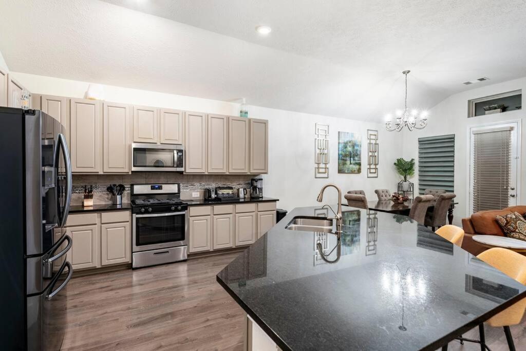 Spacious long stay family home in Kingwood/Humble - Property Image 39
