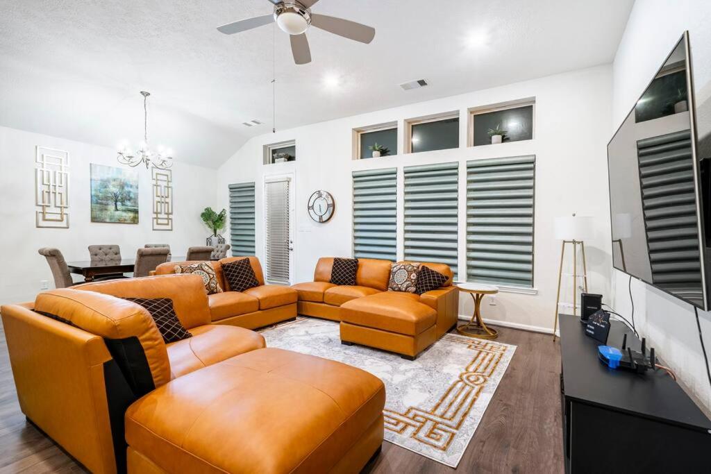Spacious long stay family home in Kingwood/Humble - Property Image 10