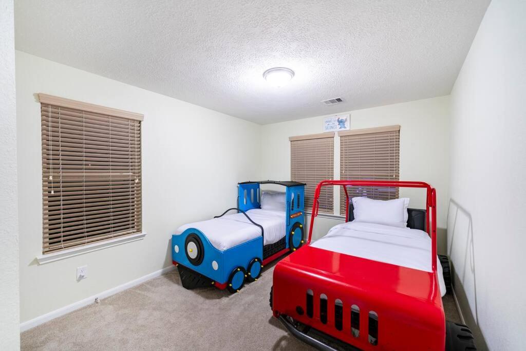 Spacious long stay family home in Kingwood/Humble - Property Image 1
