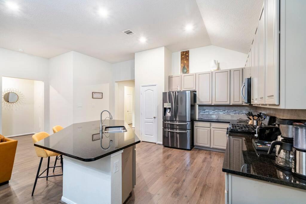 Spacious long stay family home in Kingwood/Humble - Property Image 36