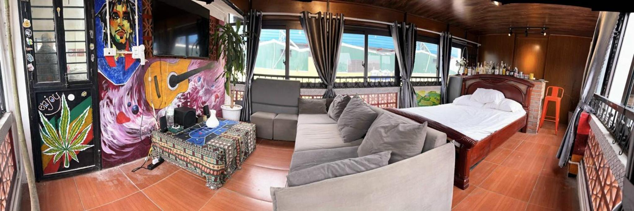 Ubuntu Hostel and Tour