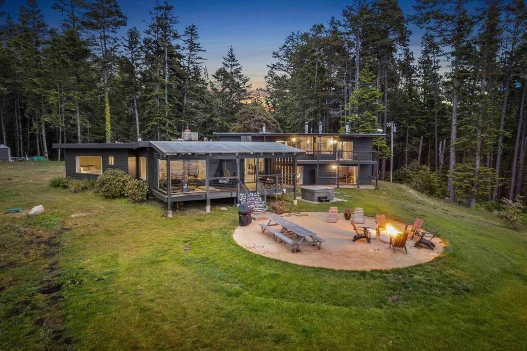 Driftwood Lodge~5 BR/7 Bath~30-acre Private Estate view 2