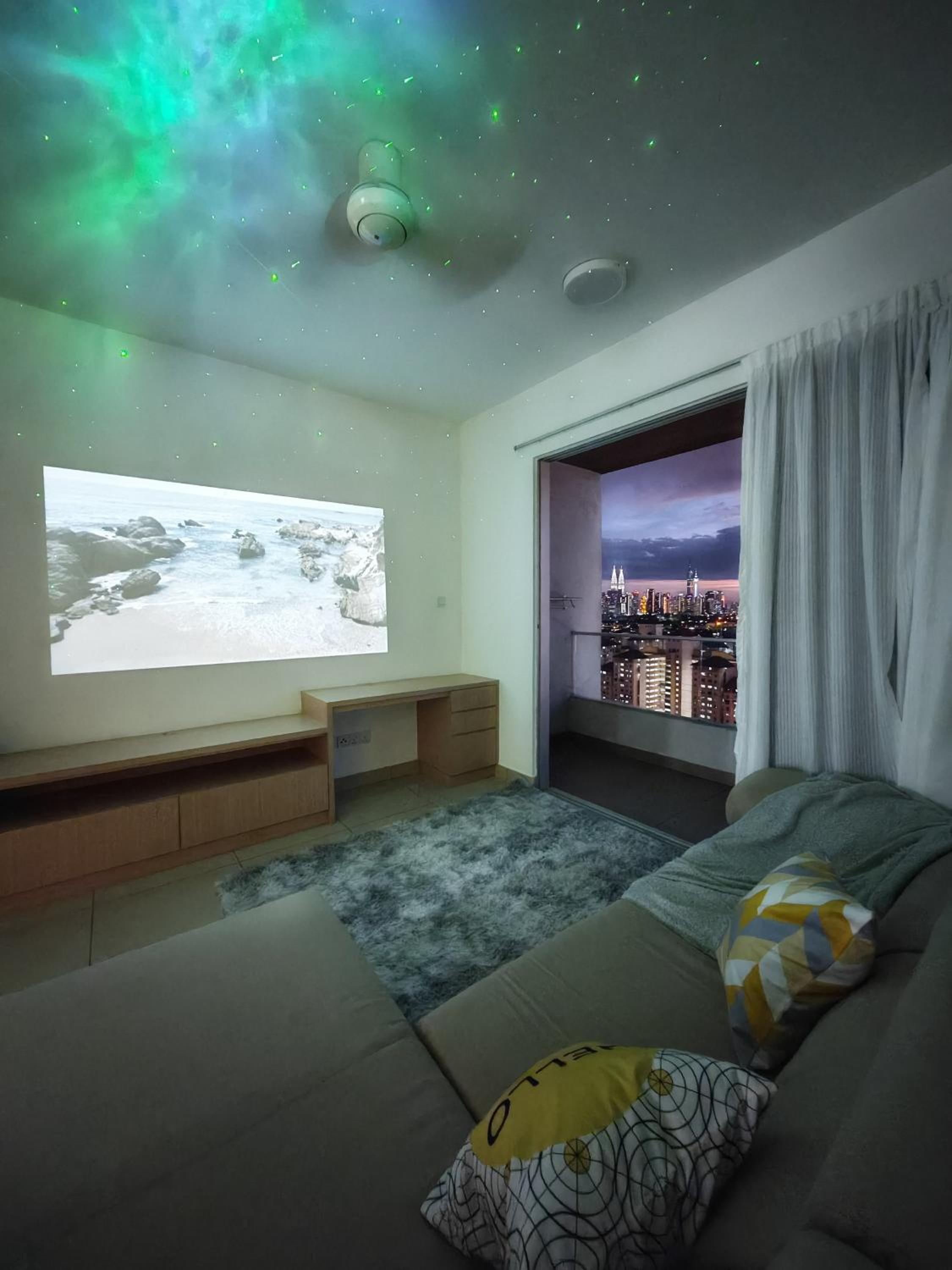 Space Themed KLCC View Condominium @ 6-8 PAX