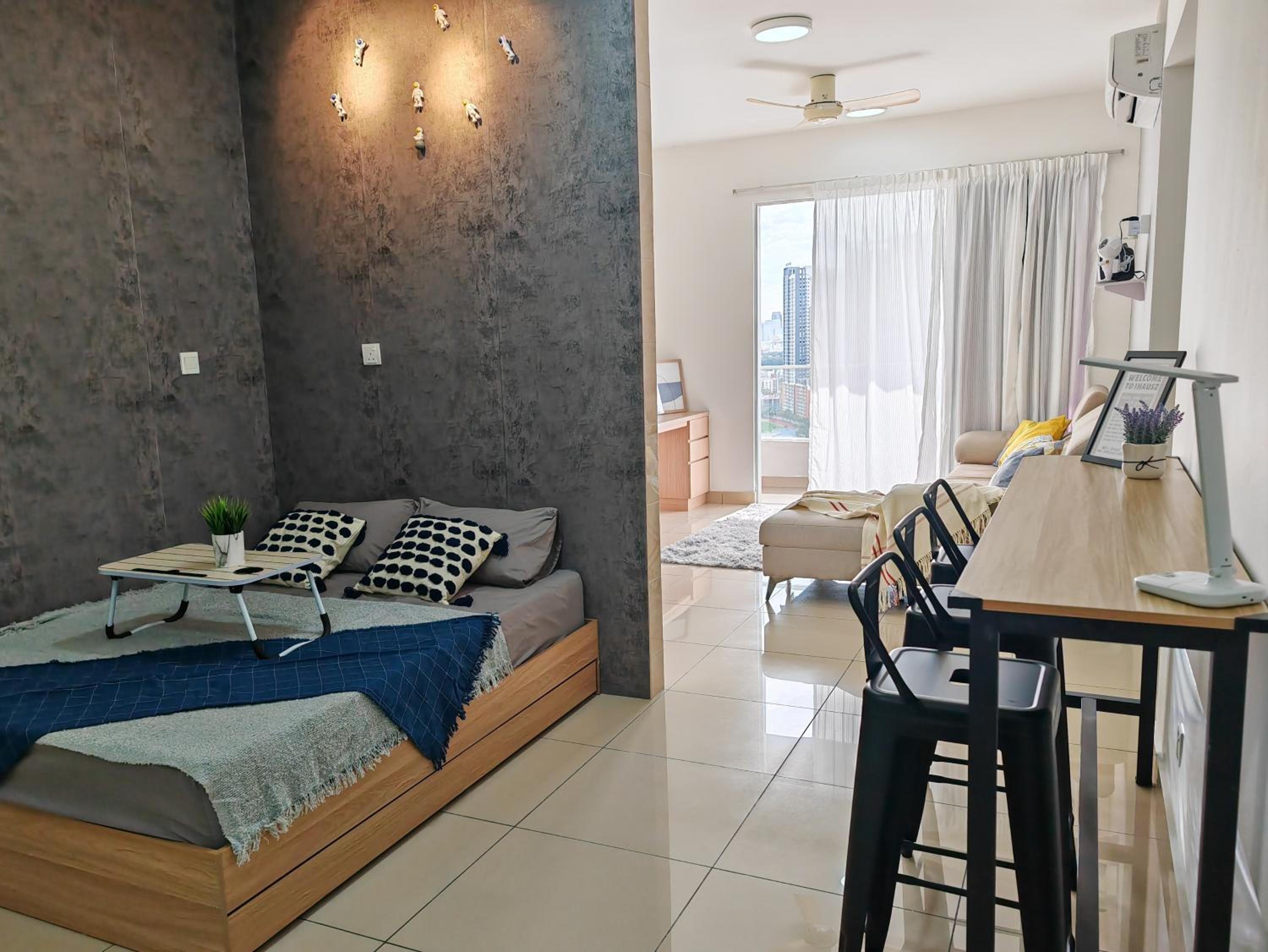Space Themed KLCC View Condominium @ 6-8 PAX