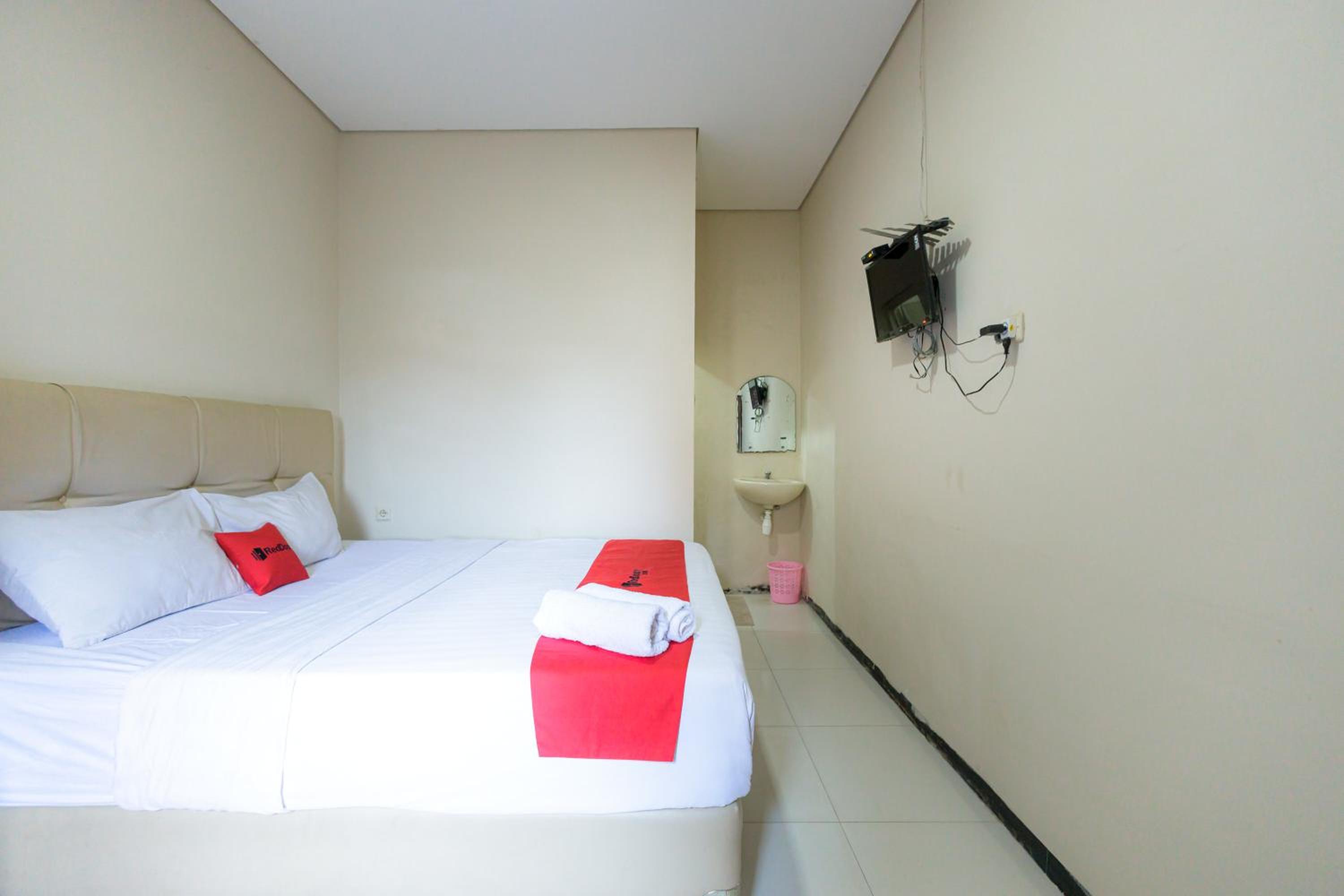 RedDoorz at Osuko Residence Sukomanunggal Jaya