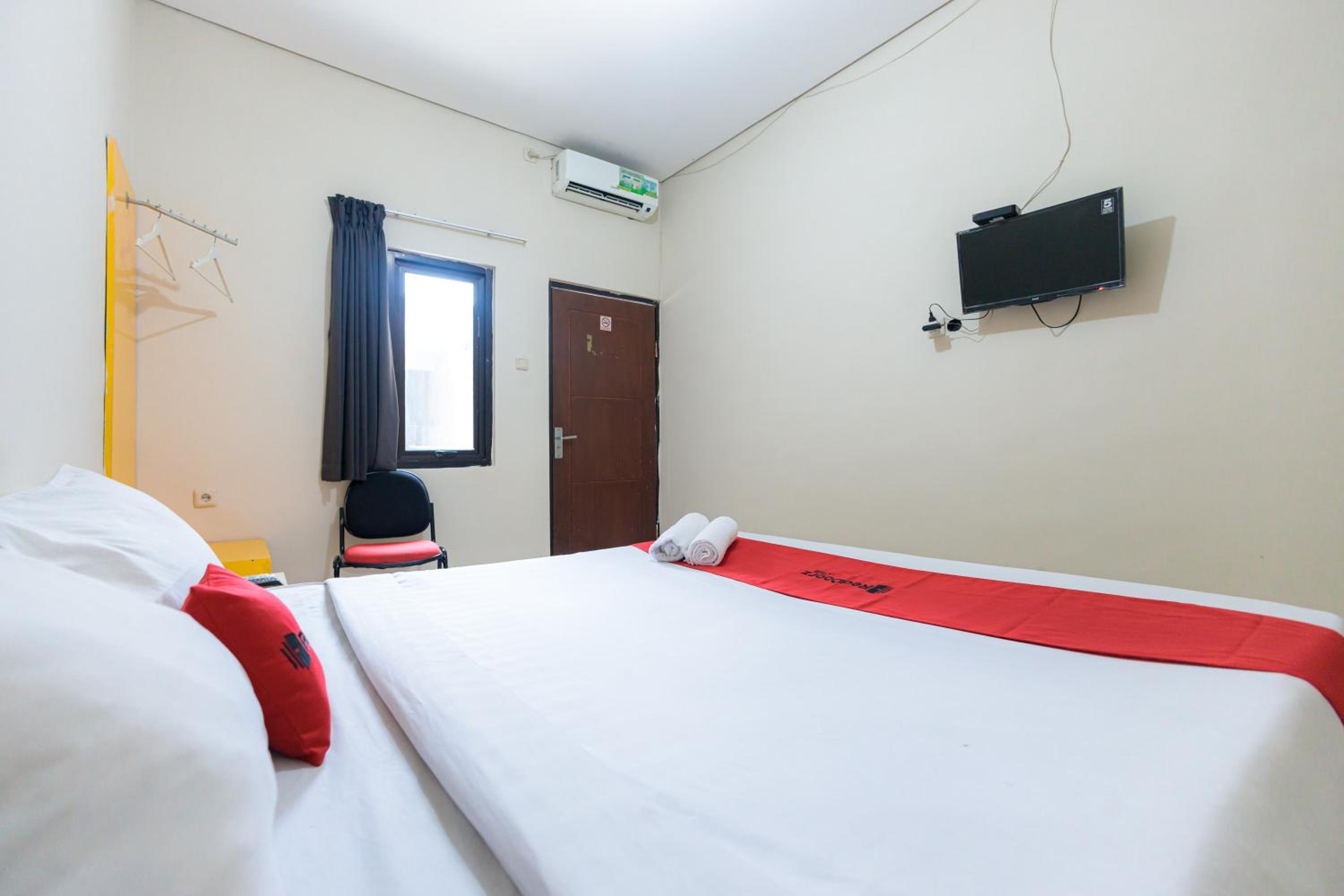 RedDoorz at Osuko Residence Sukomanunggal Jaya